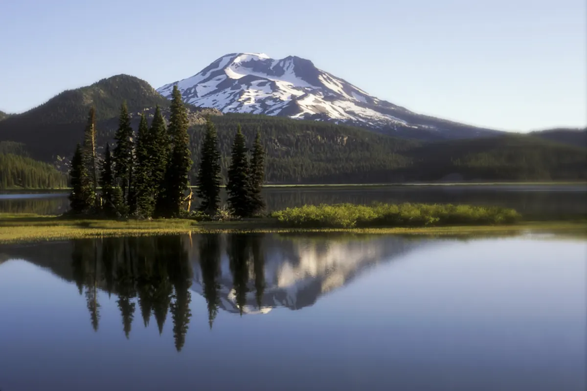 South Sister volcano above Sparks Lake in the Deschutes National Forest, west of Bend in Central Oregon