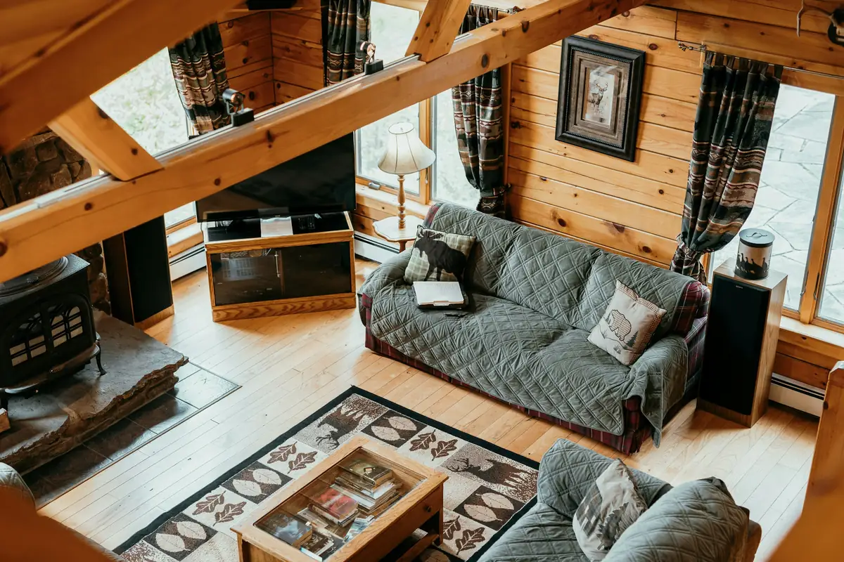 Cabin living room with wood beams, the kind of guest-ready home we look after with Airbnb management in Bend, Oregon